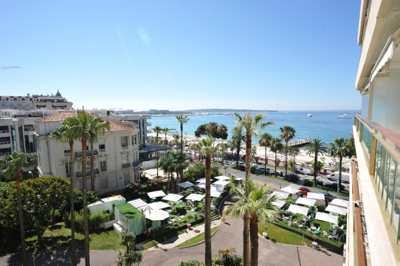 Cannes Locations, appartements et villas en location  Cannes, copyrights John and John Real Estate, photo Rf 025-08