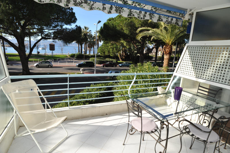 Cannes Locations, appartements et villas en location  Cannes, copyrights John and John Real Estate, photo Rf 043-02