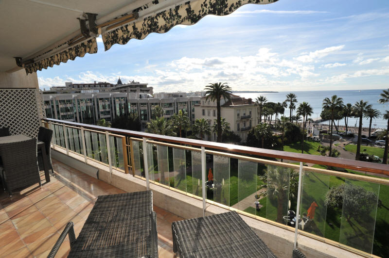 Cannes Locations, appartements et villas en location  Cannes, copyrights John and John Real Estate, photo Rf 099-01