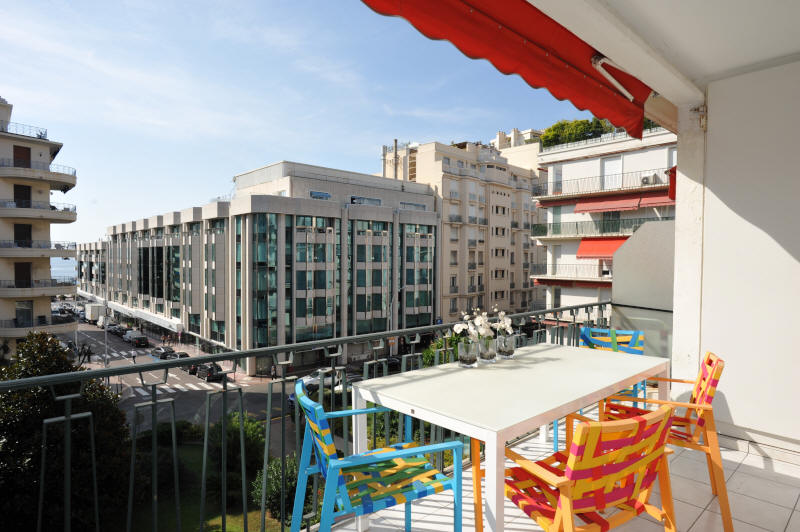 Cannes Locations, appartements et villas en location  Cannes, copyrights John and John Real Estate, photo Rf 105-02