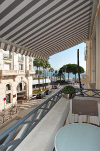 Cannes Locations, appartements et villas en location  Cannes, copyrights John and John Real Estate, photo Rf 159-02
