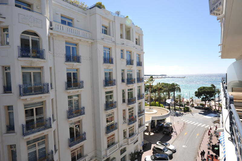 Cannes Locations, appartements et villas en location  Cannes, copyrights John and John Real Estate, photo Rf 429-01