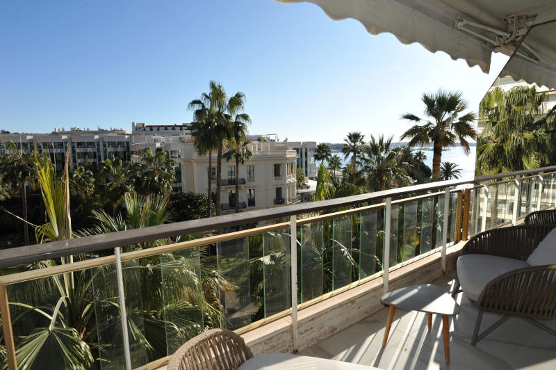 Cannes Locations, appartements et villas en location  Cannes, copyrights John and John Real Estate, photo Rf 002-02