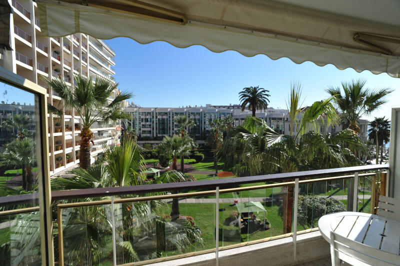 Cannes Locations, appartements et villas en location  Cannes, copyrights John and John Real Estate, photo Rf 137-01