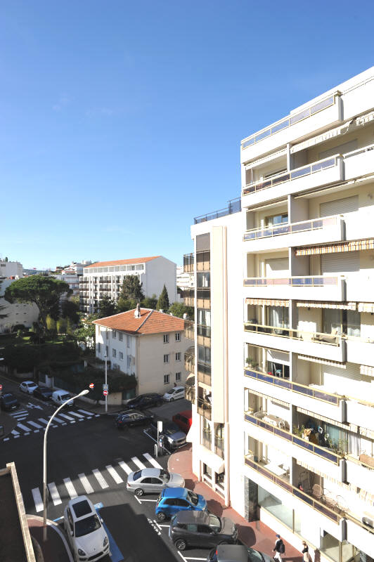 Cannes Locations, appartements et villas en location  Cannes, copyrights John and John Real Estate, photo Rf 138-01