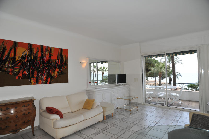 Cannes Locations, appartements et villas en location  Cannes, copyrights John and John Real Estate, photo Rf 142-05