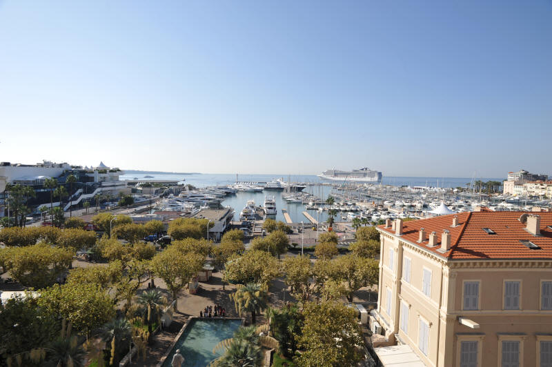 Cannes Locations, appartements et villas en location  Cannes, copyrights John and John Real Estate, photo Rf 171-03