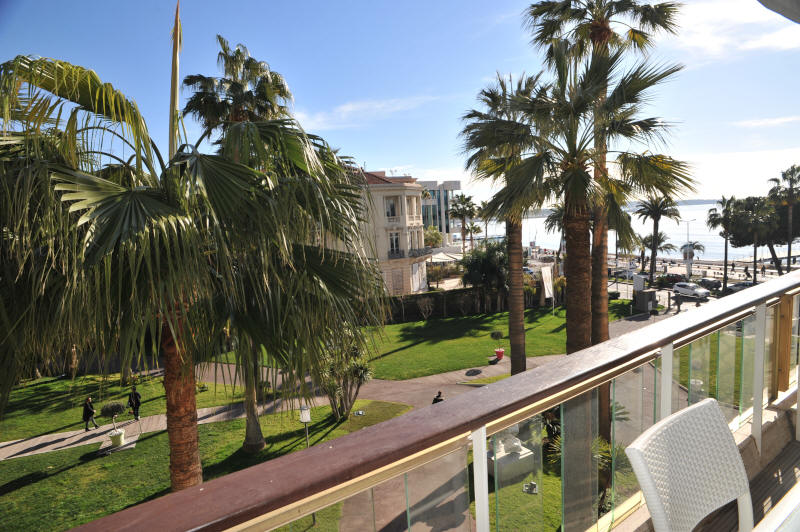 Cannes Locations, appartements et villas en location  Cannes, copyrights John and John Real Estate, photo Rf 202-02