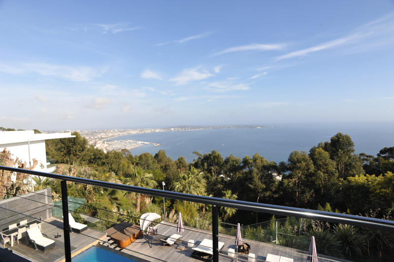 Cannes Locations, appartements et villas en location  Cannes, copyrights John and John Real Estate, photo Rf 210-11