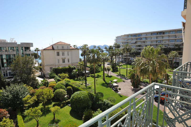 Cannes Locations, appartements et villas en location  Cannes, copyrights John and John Real Estate, photo Rf 243-23