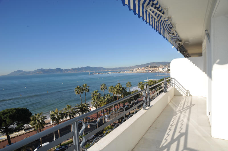 Cannes Locations, appartements et villas en location  Cannes, copyrights John and John Real Estate, photo Rf 290-03