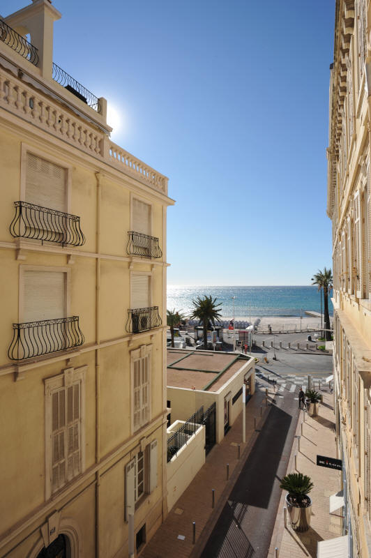 Cannes Locations, appartements et villas en location  Cannes, copyrights John and John Real Estate, photo Rf 326-14
