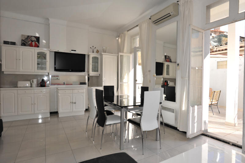 Cannes Locations, appartements et villas en location  Cannes, copyrights John and John Real Estate, photo Rf 437-06